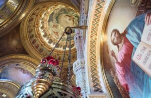 Православные и католики отмечают светлый праздник Пасхи