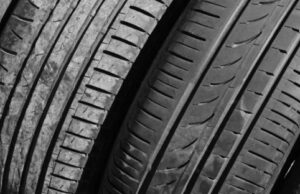 Эксперты ADAC рассказали, чем опасна езда летом на зимних шинах