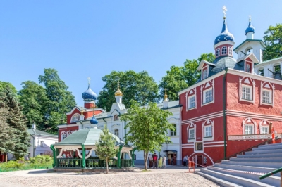 5-unikalnyh-monastyrej-rossii-kotorye-stoit-uvidet-svoimi-glazami-0ec2cd7