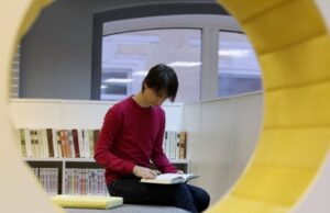 Россия передала вузу и библиотеке в Киргизии 600 книг