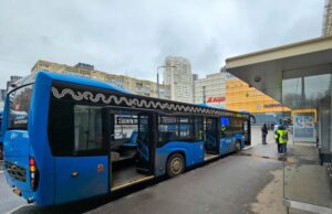 На Радоницу запускаются бесплатные автобусы на московские кладбища: подробный гид