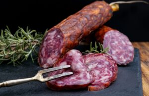 Онкологи призвали врачей срочно информировать пациентов о вреде ряда продуктов