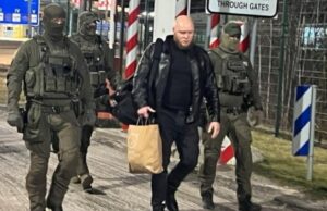 Осужденного за стрим с двуглавым золотым орлом на заднем плане Горлова депортировали из Эстонии