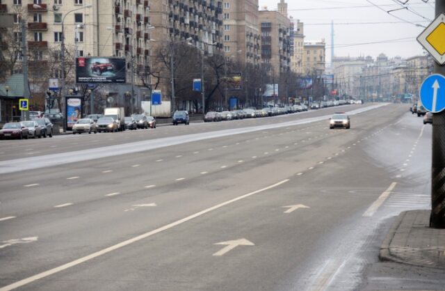 v-blizhajshie-tri-nedeli-v-moskve-budut-perekryvatsja-desjatki-ulic-v-preddverii-parada-pobedy-7a6edff