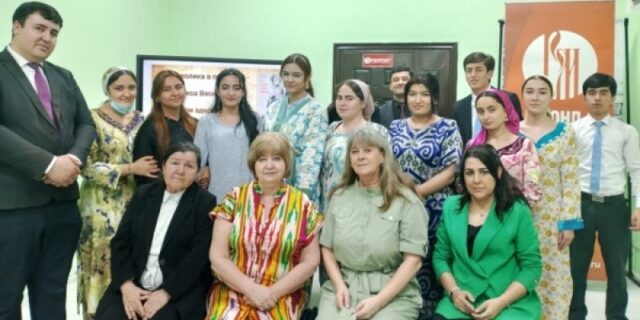 v-tadzhikskom-nacionalnom-universitete-startoval-proekt-russkij-jazyk-chitaem-slushaem-smotrim-96537dc