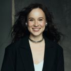 С чем носить белую рубашку в 2025 году (10 фото): образы для мужчин, женщин