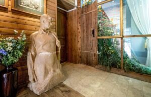 Стихи Есенина прозвучали в Астрахани на десяти языках