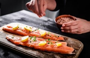 Как засолить горбушу вкусно и быстро: рецепт с фото пошагово в домашних условиях