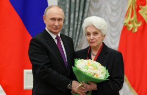 Владимир Путин вручил награды выдающимся россиянам и иностранцам