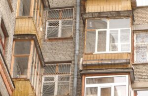 Москвич попытался обмануть жилищных инспекторов с помощью фальшивой стены