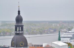 Латвия запретила русский язык в школах и государственных СМИ