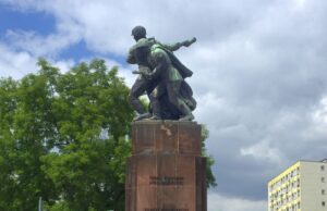 За четыре года в Польше снесли 44 советских памятника