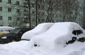 «Клиенты не торгуются»: выкапыватель машин из сугробов рассказал про свой бизнес