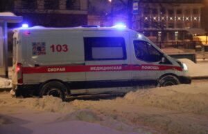 Рабочий упал с крыши при очистке снега в Москве