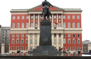 «Скелет выносили на виду у всех» — специалист объяснил, в чем изъян «главной московской лошади»