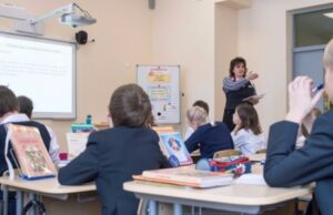 В Киргизии увеличат число преподавателей русского языка