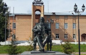 Произведения Салтыкова-Щедрина выпустили на русском и французском языках