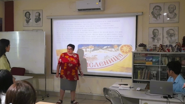 Студенты в Хошимине познакомились с традициями Масленицы