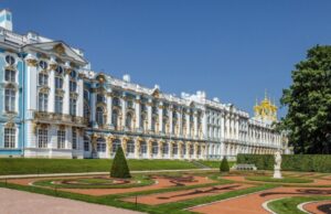 Китайские специалисты восстановили лаковые панно для музея-заповедника «Царское Село»