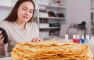 Мастера маникюра в Москве начали брать оплату блинами