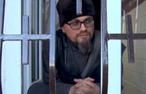 Молдавский православный священник забаррикадировался в церкви с прихожанами и детьми