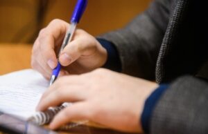 Реестр ЗАГС опроверг информацию о падении популярности имени Максим