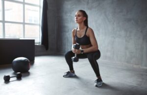 Топ-10 упражнений с гантелями для женщин дома, в зале: лучший комплекс упражнений