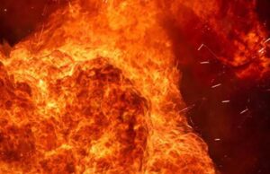 В центре Москвы горит пятиэтажный дом