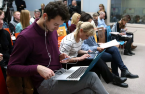 Блокировка сайтов российских СМИ лишает французов права выбора, заявили дипломаты