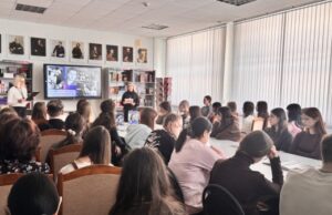 Информационно-познавательный час «Путь к звёздам: женщины в космосе» прошёл в Могилёве