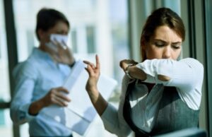 Чихание: почему нельзя сдерживать, последствия, причины, симптомы