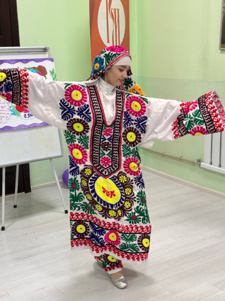 Круглые столы, конференции и праздники: насыщенная программа в Русском центре в Душанбе