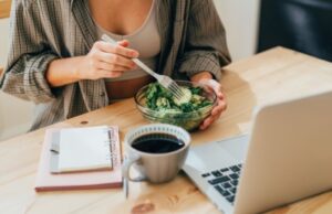 Какие продукты улучшают работу мозга: рекомендации по питанию