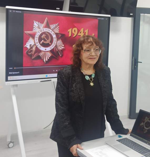 В Хороге провели поэтический вечер к Дню Победы и круглый стол о культурах России и Таджикистана