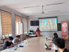 Студенты в Душанбе совершили виртуальную экскурсию по Москве