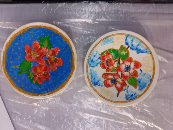 Мастер-классы по росписи керамики и русской вышивке провели в Пекине