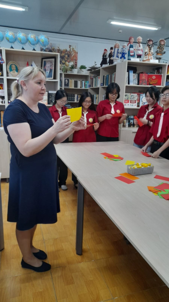 Студенты-русисты посетили российскую школу во Вьетнаме