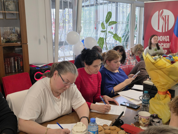 Тотальный диктант объединил соотечественников и студентов в Стамбуле