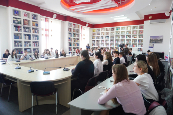 Донецкая библиотека стала площадкой &laquo;Тотального диктанта&raquo;