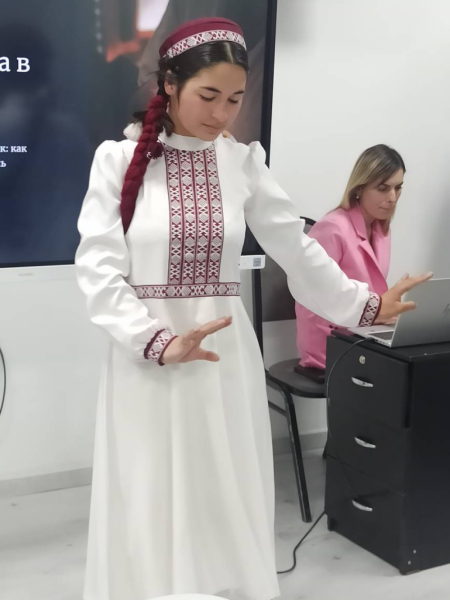 В Хороге провели поэтический вечер к Дню Победы и круглый стол о культурах России и Таджикистана