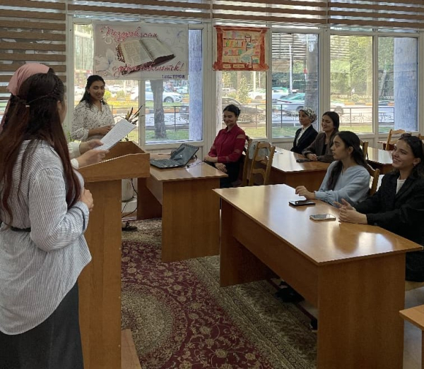 В Душанбе прошло заседание студенческого кружка &laquo;Язык &ndash; зеркало культуры&raquo;