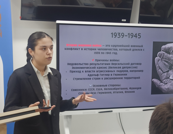 В Хороге провели поэтический вечер к Дню Победы и круглый стол о культурах России и Таджикистана