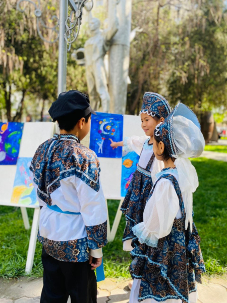 Выставка детских рисунков, посвящённая 65-й годовщине полёта человека в космос, прошла в Оше