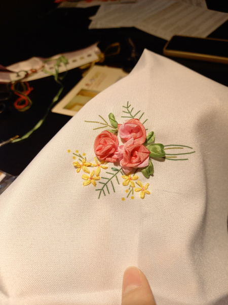 Мастер-классы по росписи керамики и русской вышивке провели в Пекине