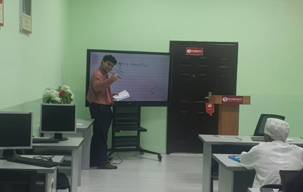 Студенты из Индии изучают русский язык в Русском центре Таджикского национального университета