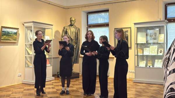 В День единения народов учащиеся Оршанского колледжа прикоснулись к поэзии Сергея Есенина