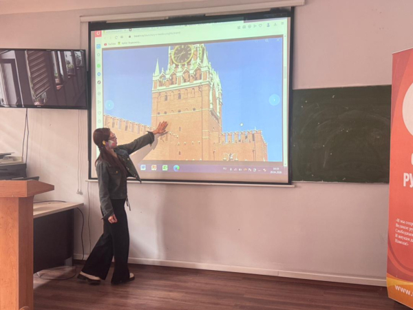 Студенты в Душанбе совершили виртуальную экскурсию по Москве