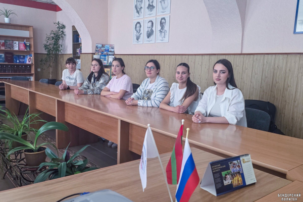 Накануне Дня России студентов в Приднестровье знакомят с выдающимися достижениями российской науки и техники