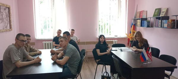 «Живая история символов»: в Рыбнице рассказали о гербе, флаге и гимне России «Живая история символов»: в Рыбнице рассказали о гербе, флаге и гимне России