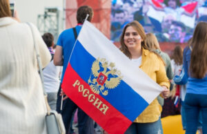 Египетская молодёжь провела флешмоб ко Дню государственного флага России